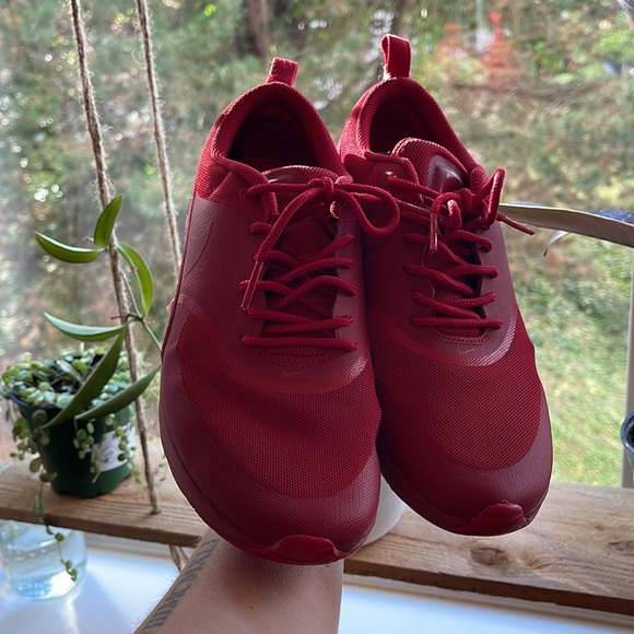 Red Nike Thea - Picture 7 of 9